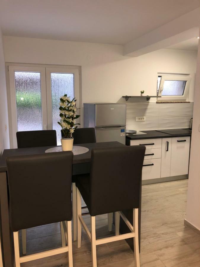 Apartmans And Rooms "Slavica" Novalja Εξωτερικό φωτογραφία