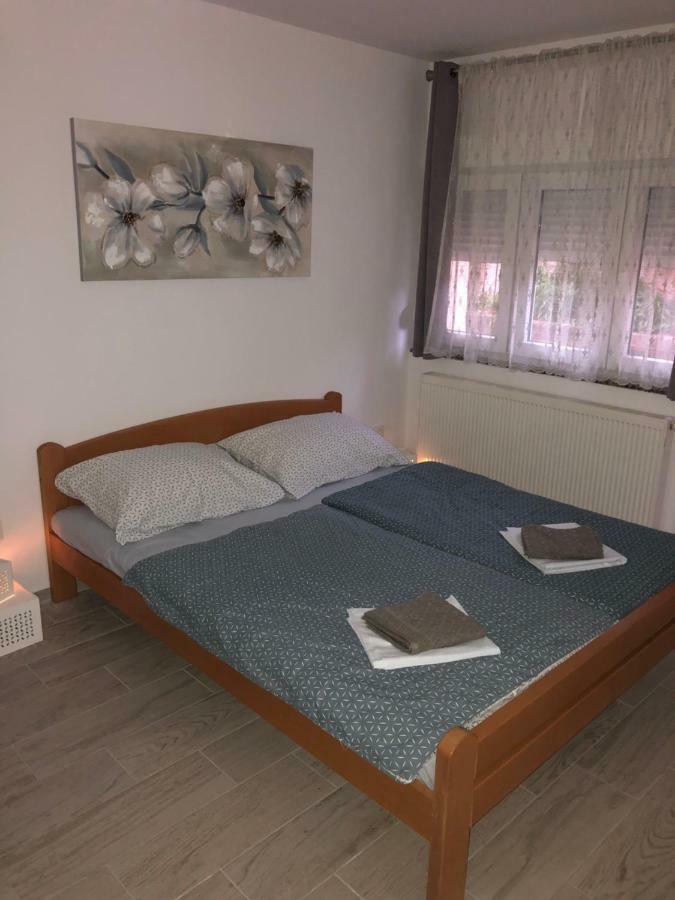 Apartmans And Rooms "Slavica" Novalja Εξωτερικό φωτογραφία