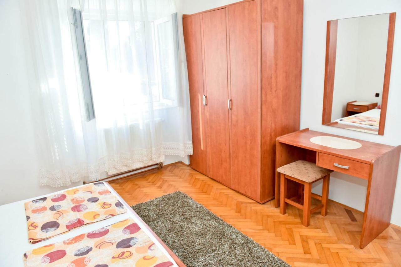 Apartmans And Rooms "Slavica" Novalja Εξωτερικό φωτογραφία