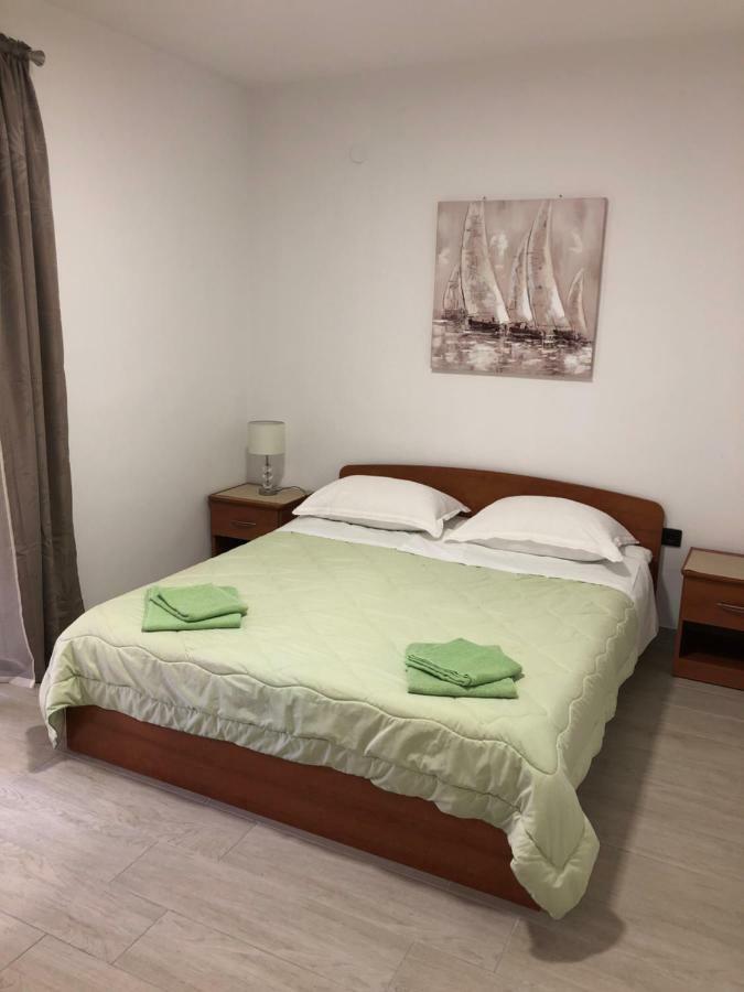 Apartmans And Rooms "Slavica" Novalja Εξωτερικό φωτογραφία